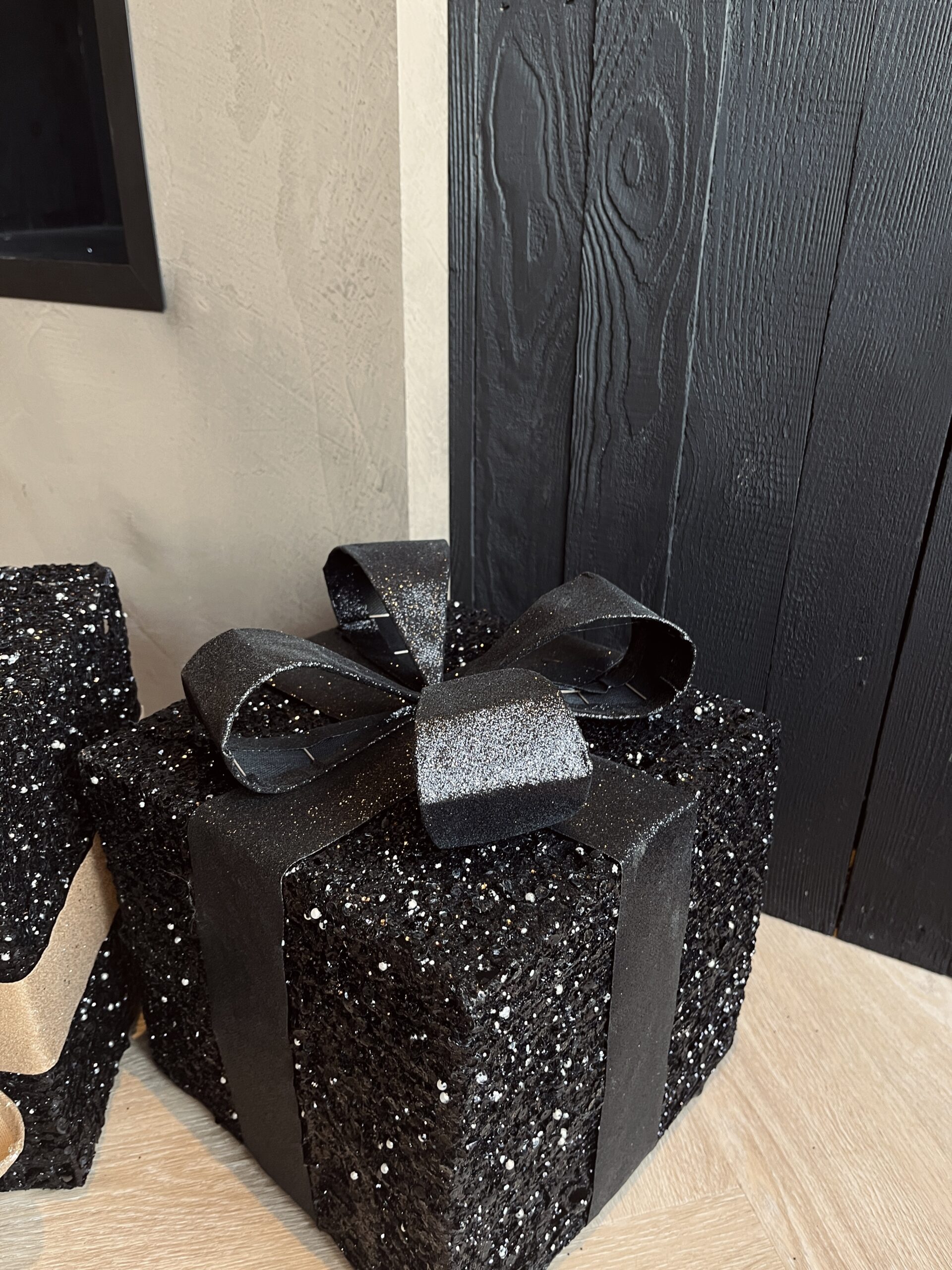 Amazon.com: Quotidian Luxury Glitter Paper Gift Boxes 4x4x4 for Gift  Wrapping Cookie Bakery Treat Candy Chocolate Party Favor Wedding Holiday  Birthday Decoration, Pack of 12 (Black) : Health & Household